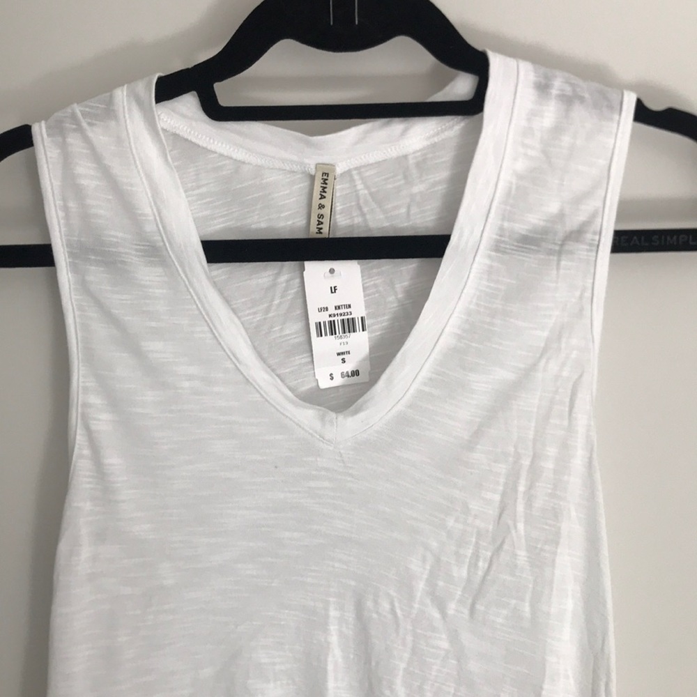 White top - Picture 2 of 4